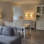 With 3 Bedrooms And 7 Guests דירה *