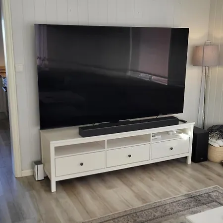 With 3 Bedrooms And 7 Guests 아파트 산데피요르드