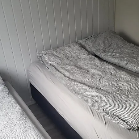 아파트 With 3 Bedrooms And 7 Guests *